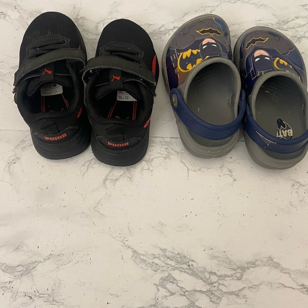 TODDLER BOYS PUMA Batman Sneakers And Clogs Lot Of 2 Shoes Black Blue - Picture 4 of 7